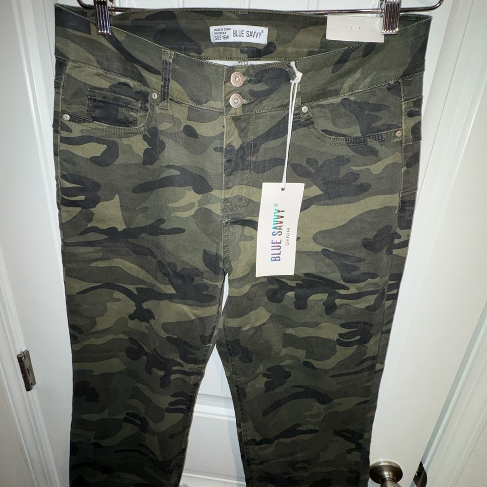 Camouflage Straight-Leg Pants - Picture 4 of 10